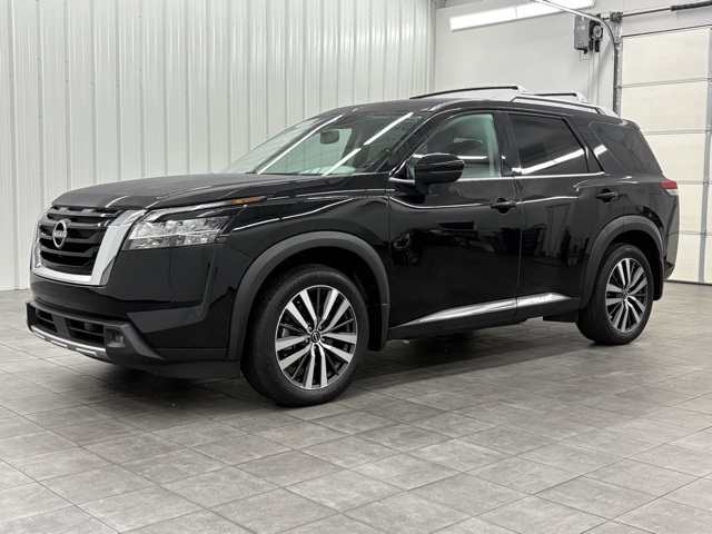 2022 Nissan Pathfinder Platinum photo 3