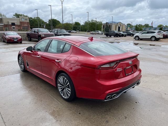 2019 Kia Stinger Premium photo 3