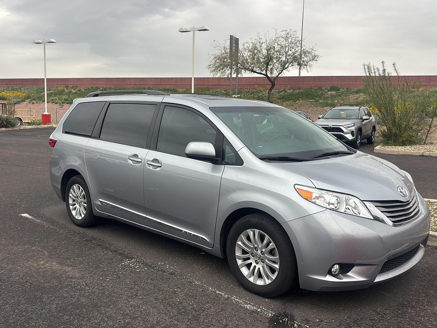 2017 Toyota Sienna XLE