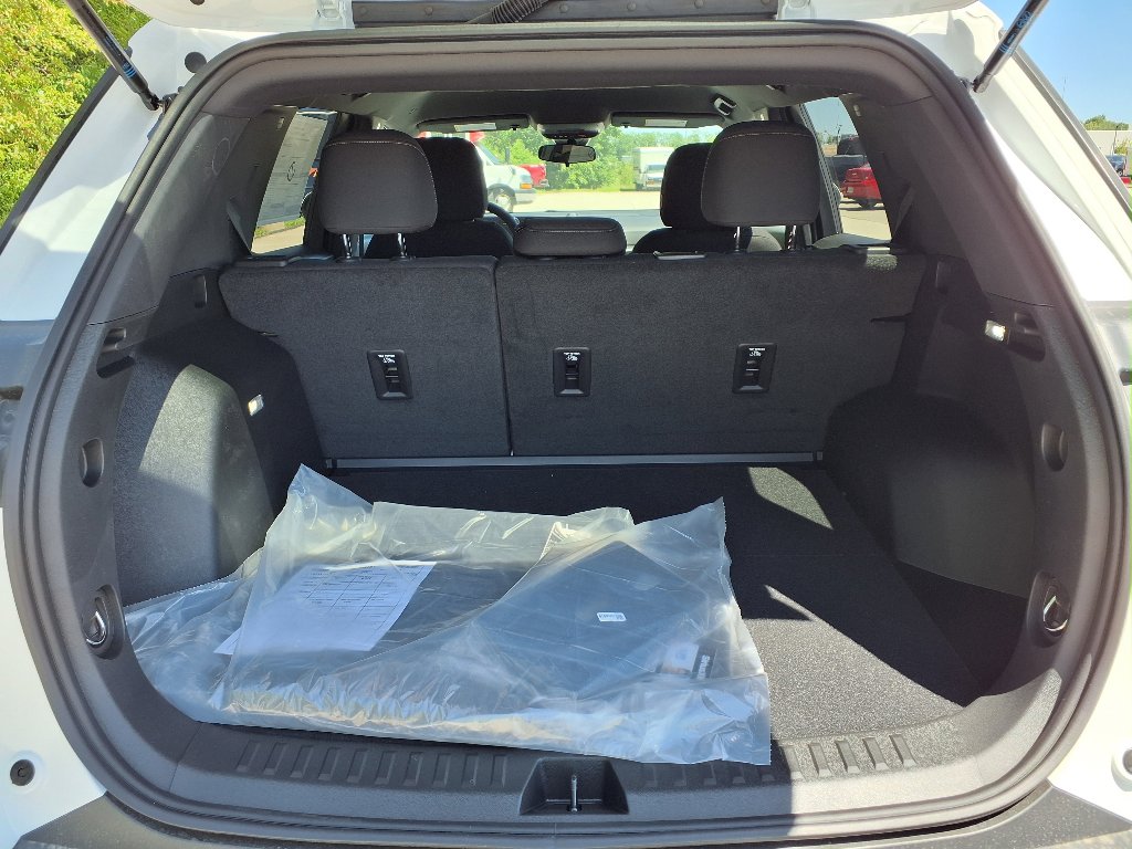 2026 Chevrolet Equinox LT photo 13