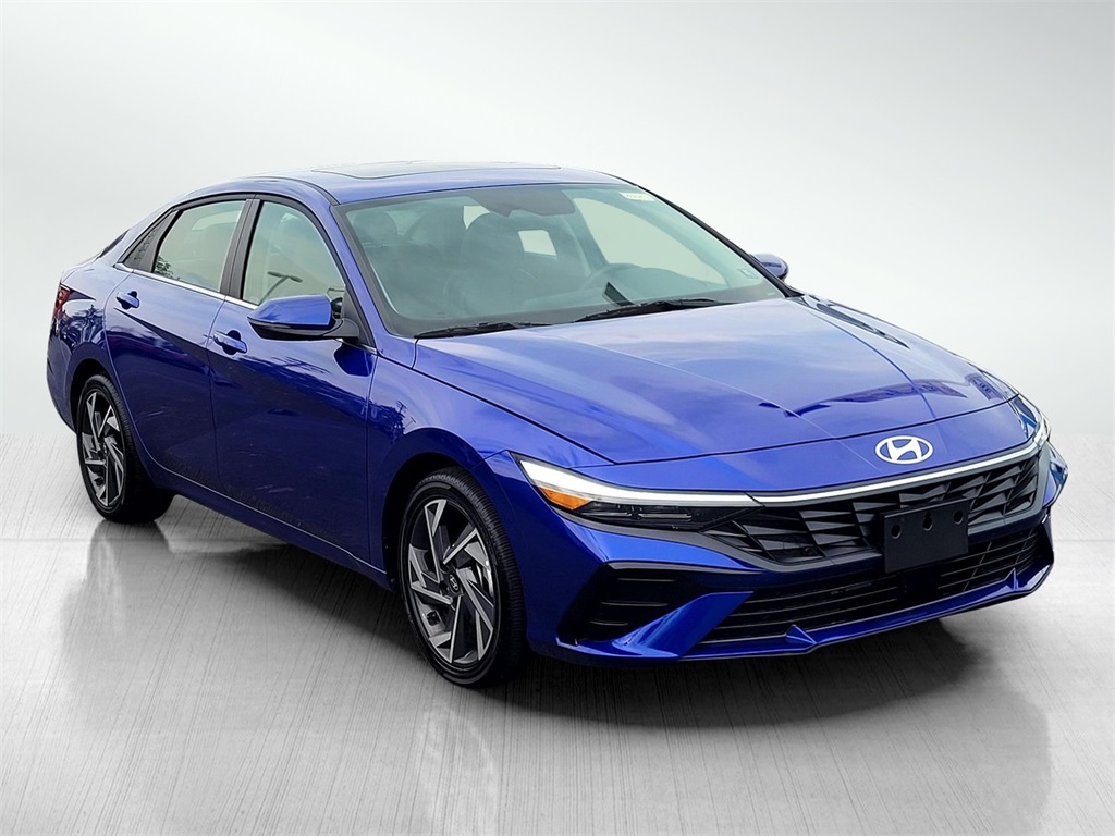 2025 Hyundai Elantra Limited photo 3