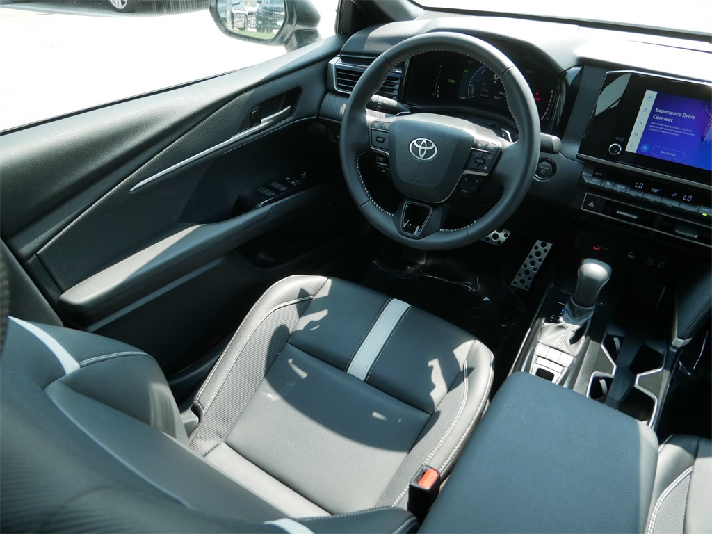 2025 Toyota Camry SE photo 13