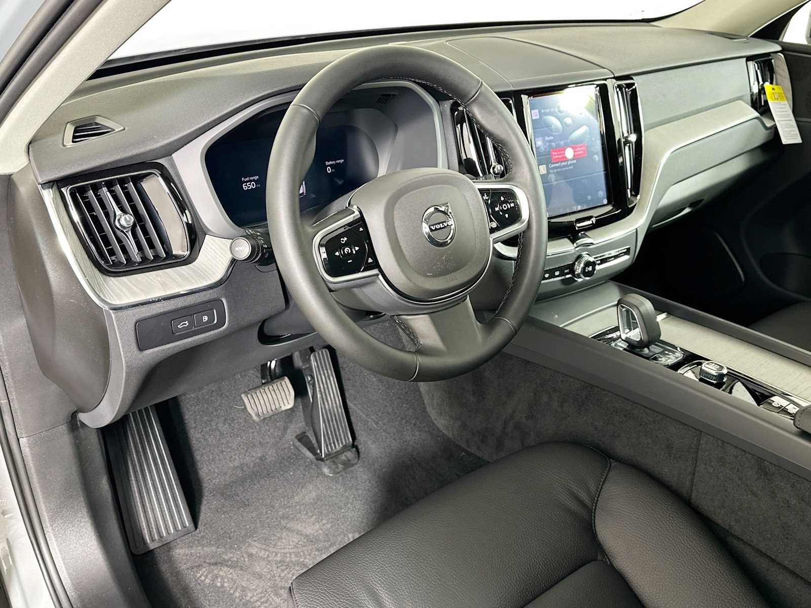 2025 Volvo XC60 T8 Plus photo 8
