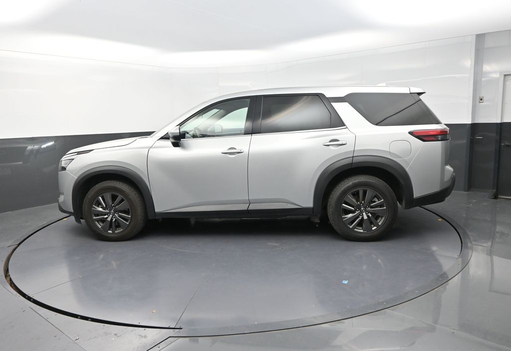 2022 Nissan Pathfinder S photo 3