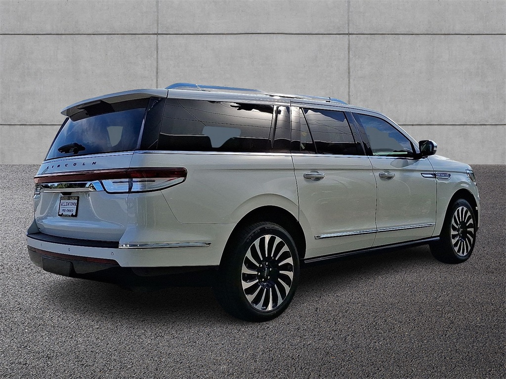 2023 Lincoln Navigator L photo 4
