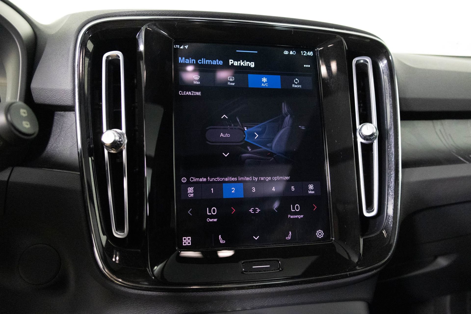 2023 Volvo XC40 Recharge Plus photo 12