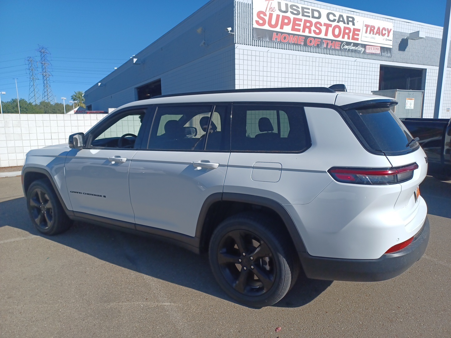 2023 Jeep Grand Cherokee Laredo Altitude photo 4