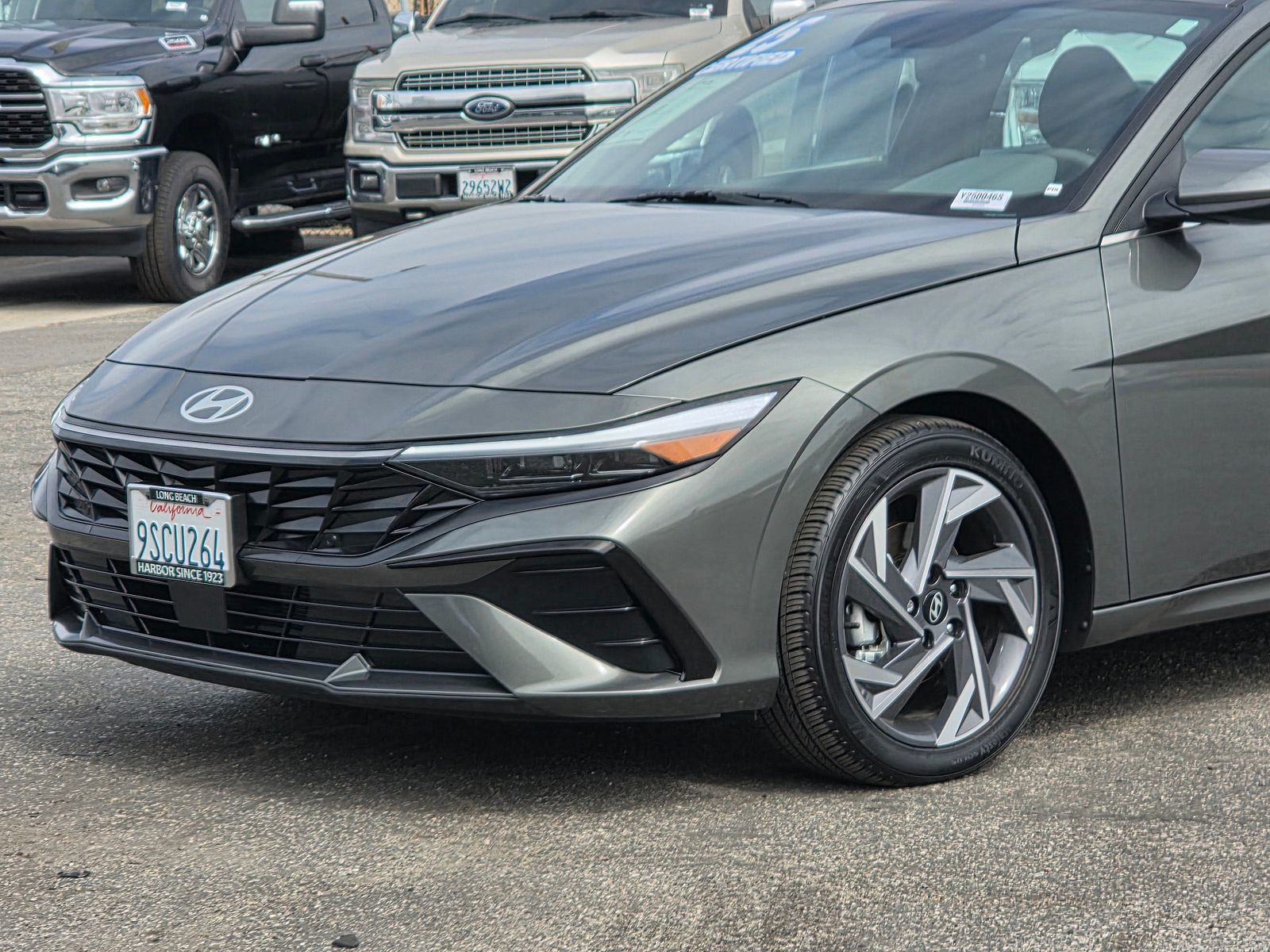 2025 Hyundai Elantra SEL Convenience photo 3