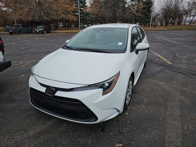 2024 Toyota Corolla LE photo 2
