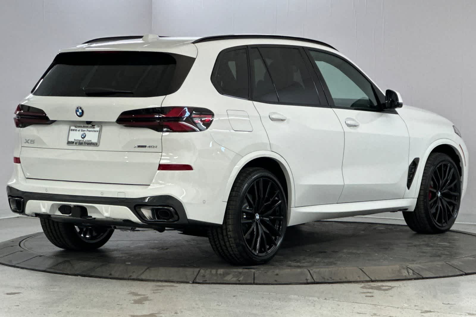 New 2026 Alpine White BMW xDrive40i image 2