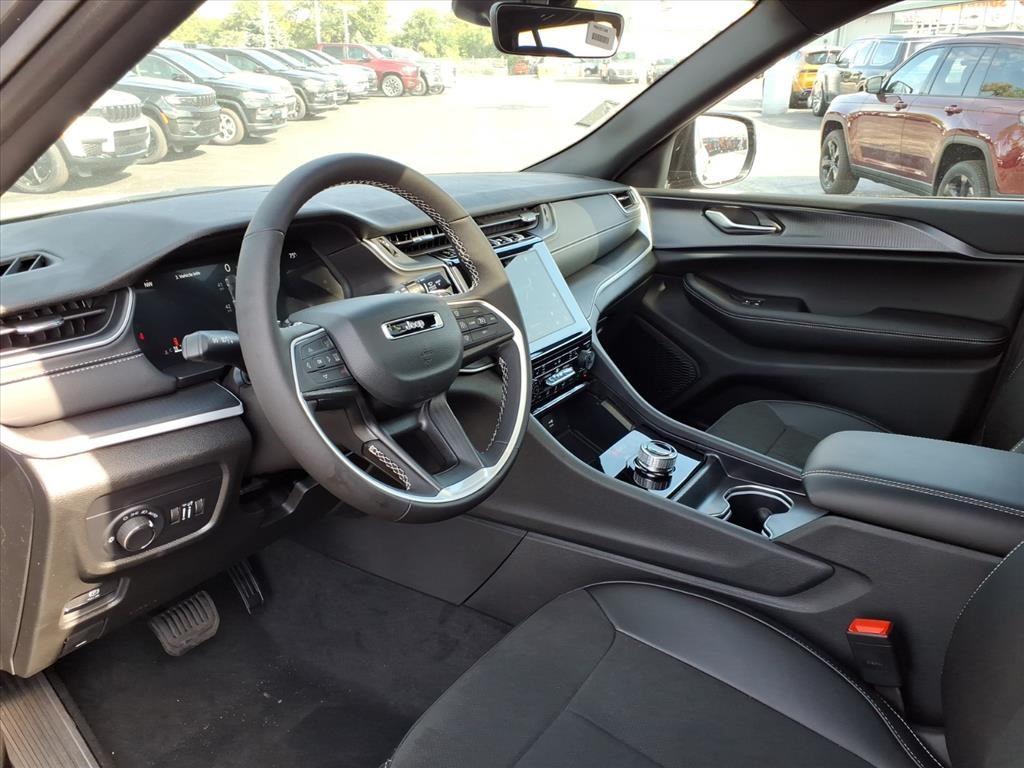 2025 Jeep Grand Cherokee Altitude X photo 4