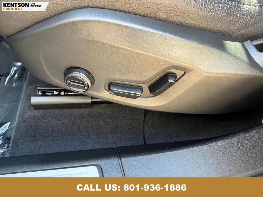 2025 Volvo XC60 B5 Plus photo 31