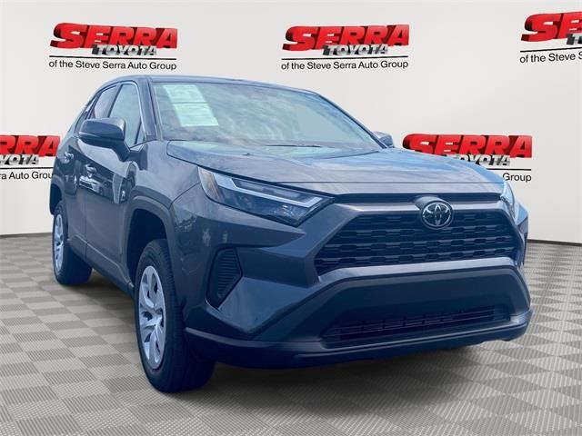 2025 Toyota RAV4 LE's photo