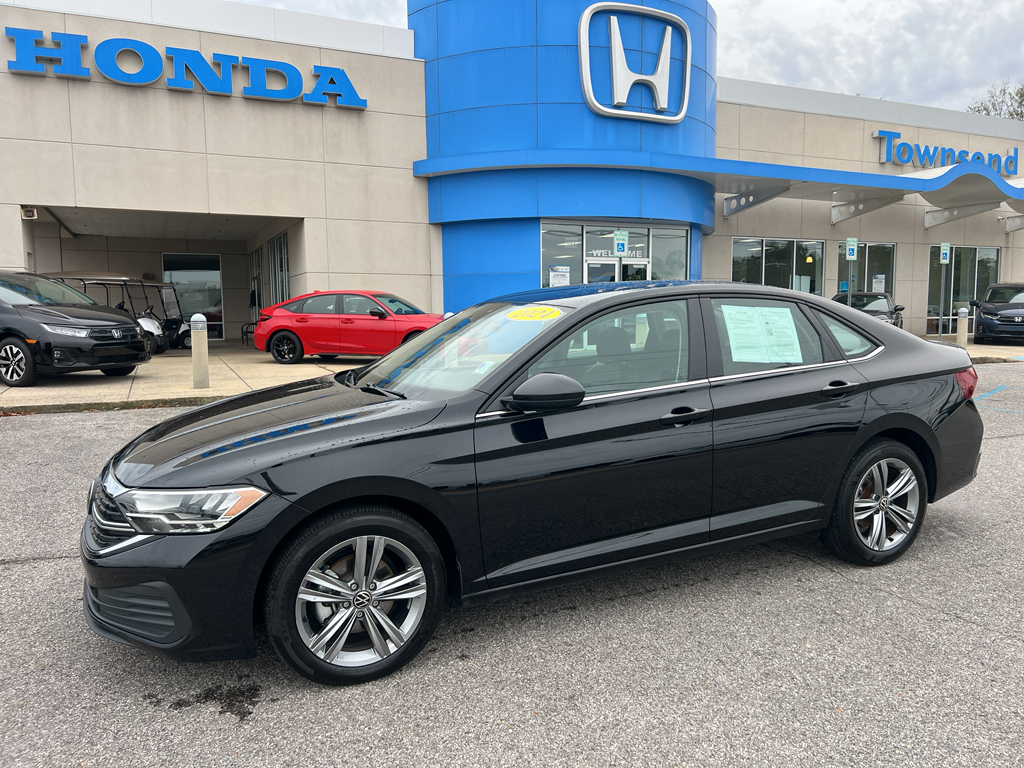 2024 Volkswagen Jetta SE's photo