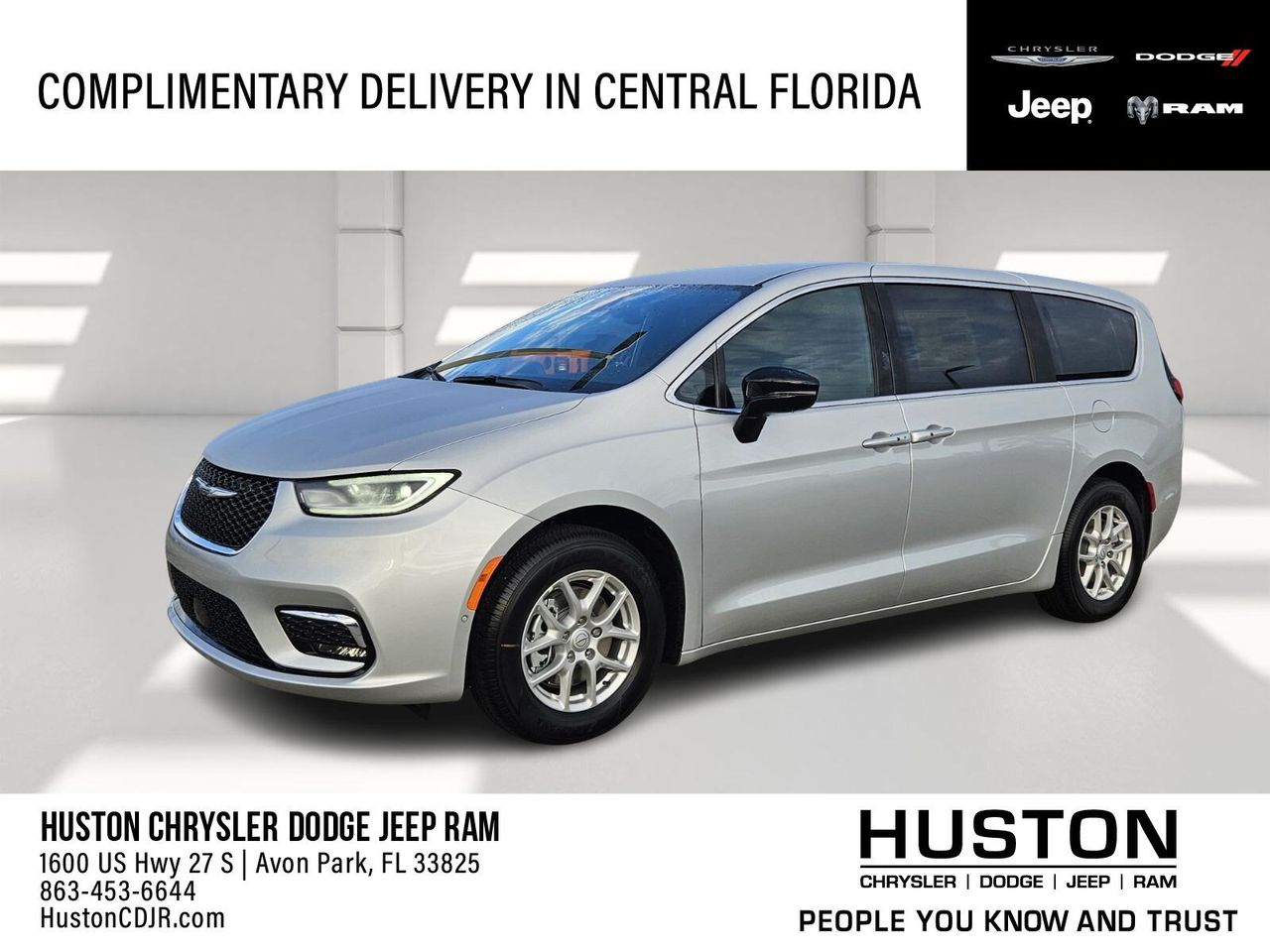 2026 Chrysler Pacifica Select's photo