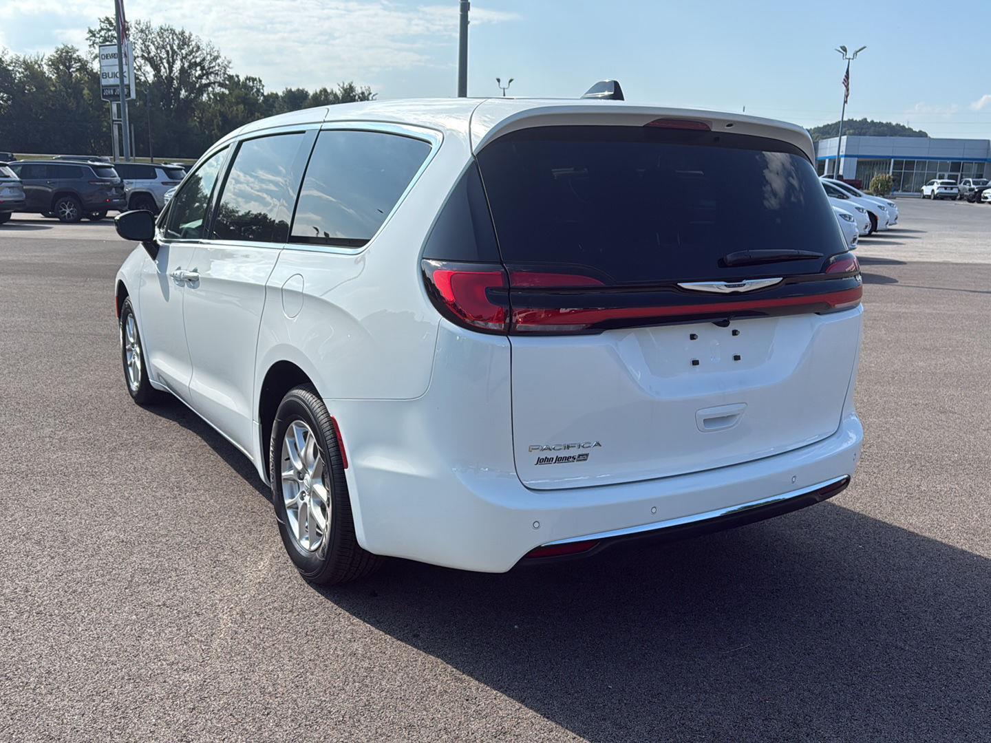 2026 Chrysler Pacifica photo 15