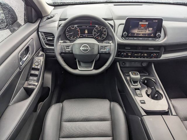 2025 Nissan Rogue SV photo 13