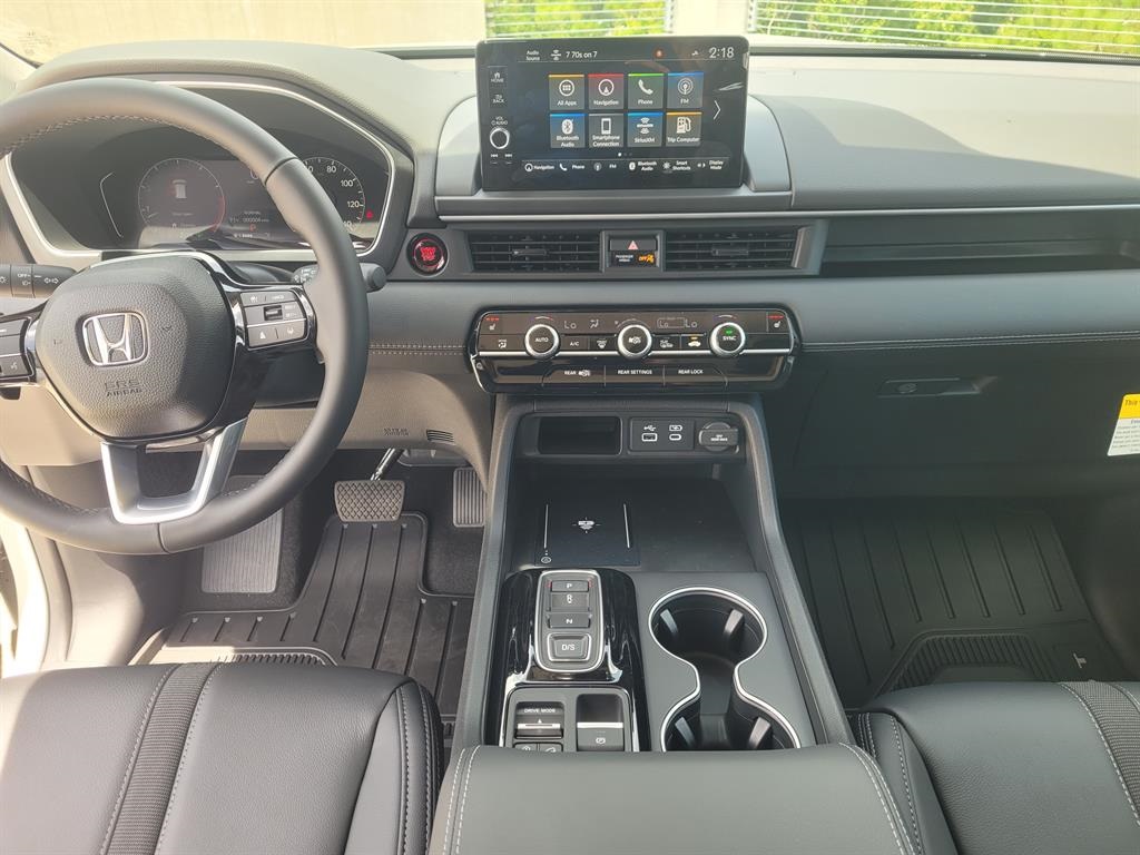 2025 Honda Pilot Touring photo 8