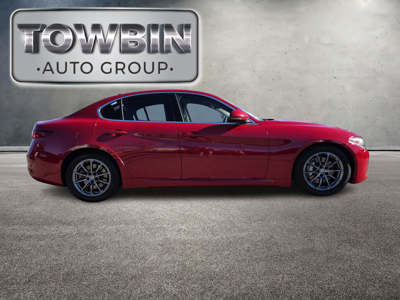 2019 Alfa Romeo Giulia photo 3