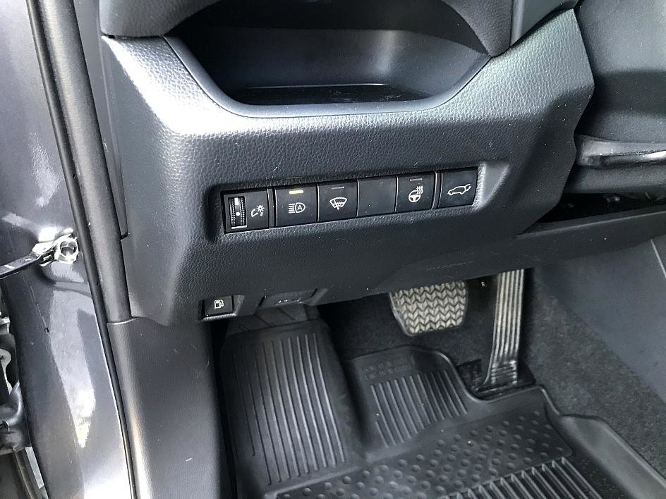 2022 Toyota RAV4 Prime XSE photo 16