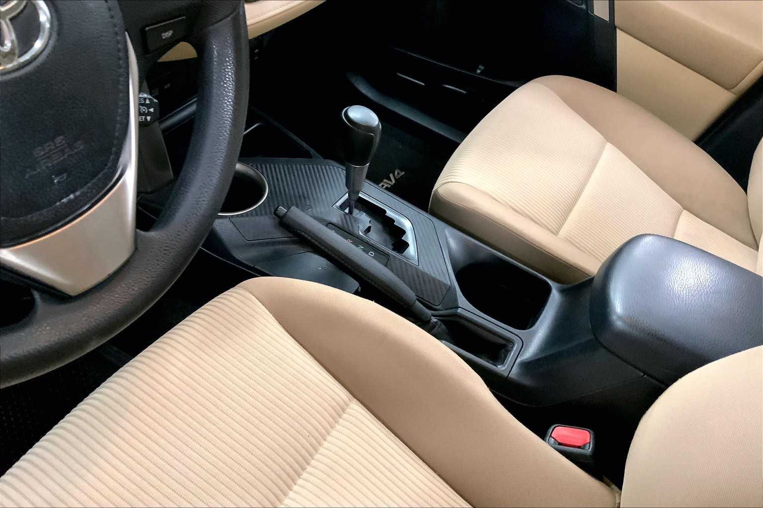 2013 Toyota RAV4 LE photo 12