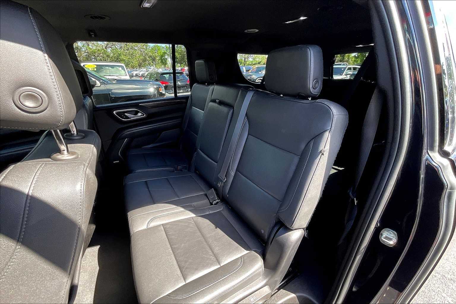 2023 Chevrolet Suburban LT photo 24