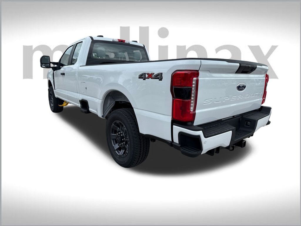 2025 Ford F-350 photo 3