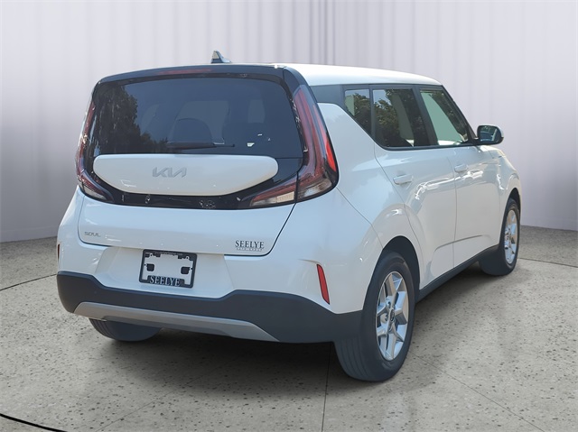 2023 Kia Soul LX photo 3