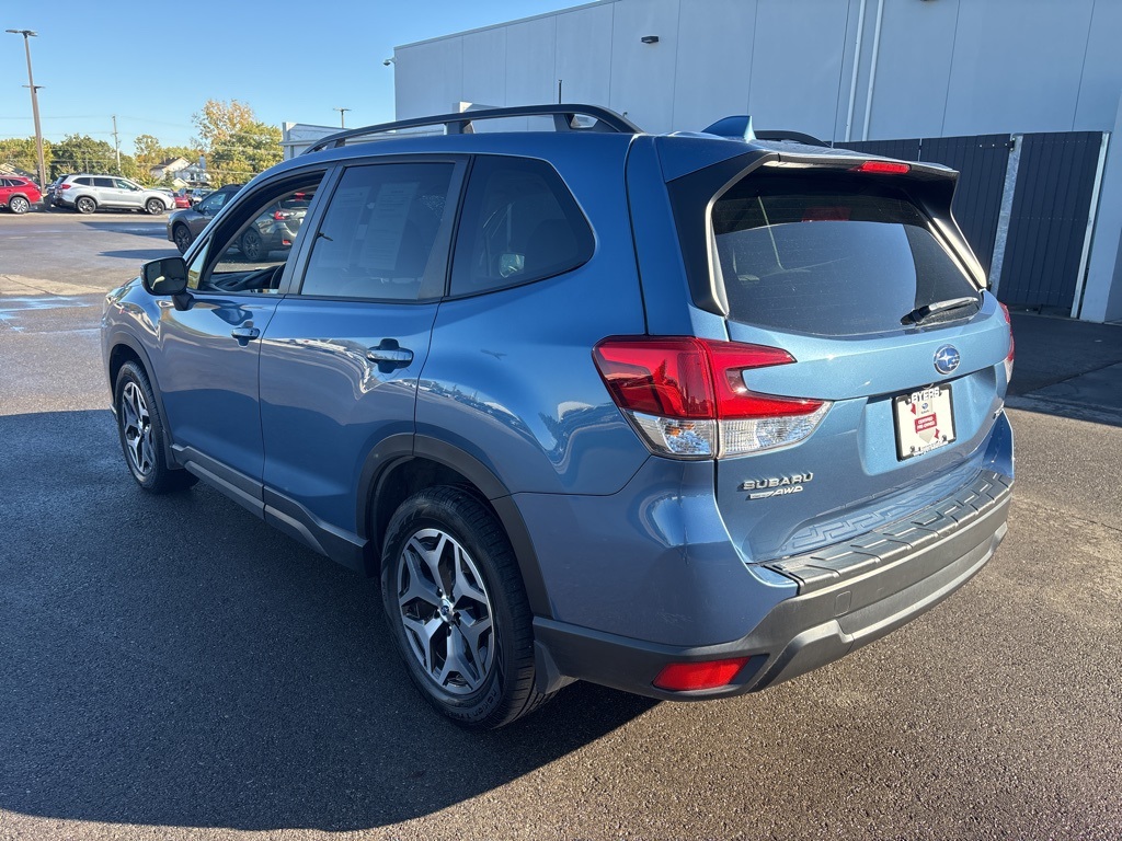 2022 Subaru Forester Premium photo 4