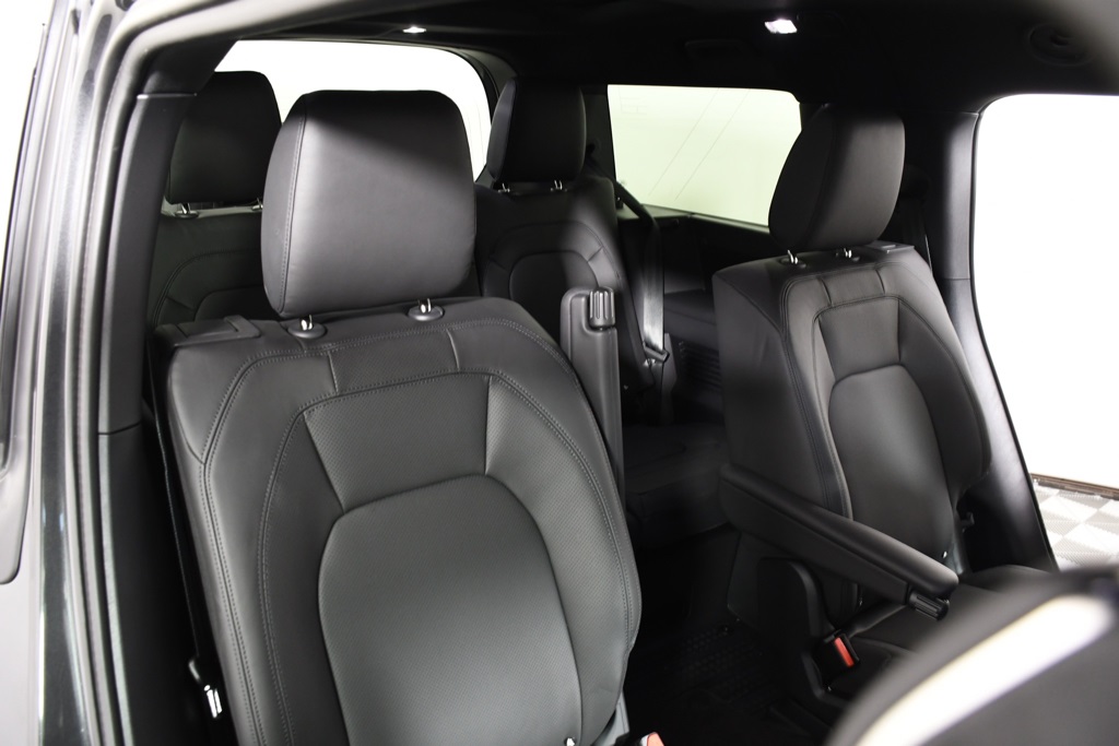 2025 Land Rover Defender 130 S photo 23