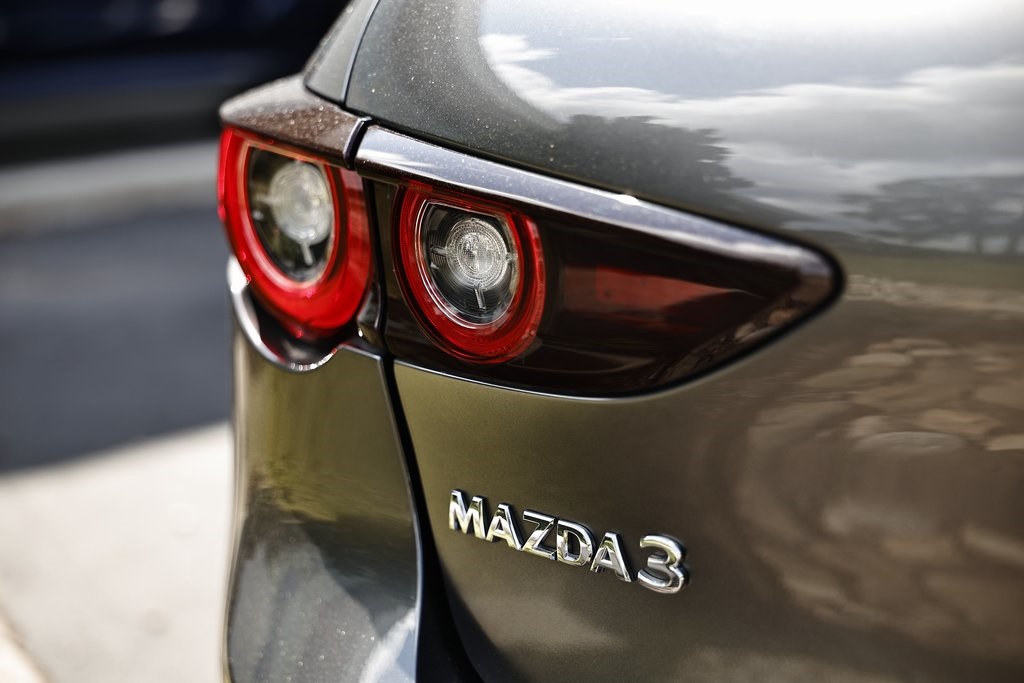 2025 Mazda Mazda3 2.5 s Preferred Hatchback photo 6