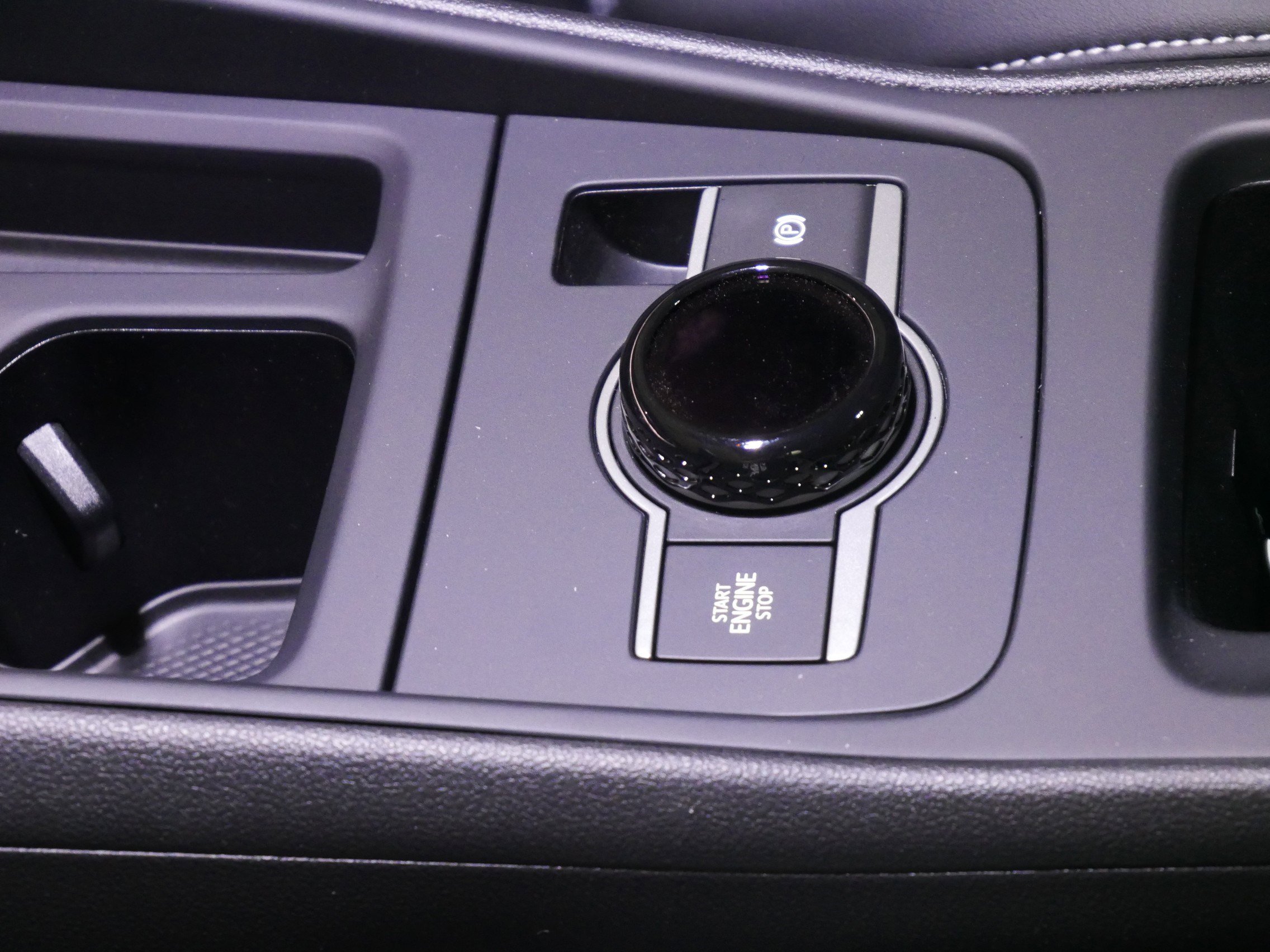 2025 Volkswagen Tiguan SE photo 2