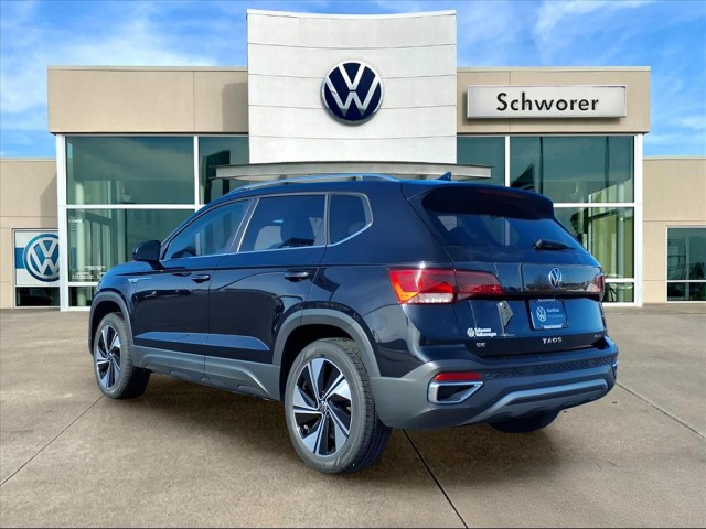 2024 Volkswagen Taos SE photo 2