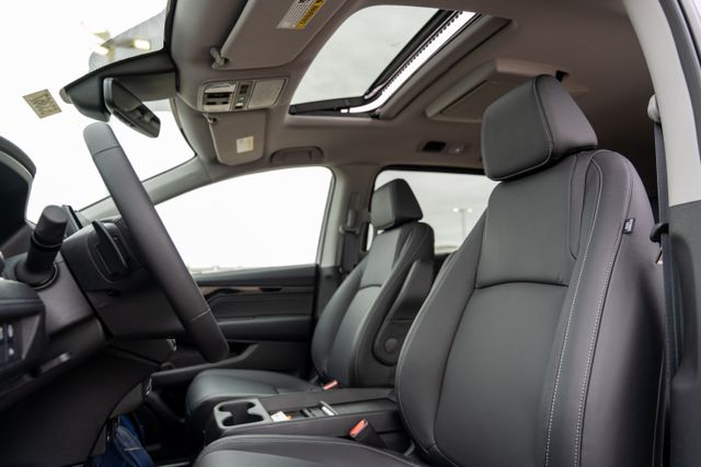2024 Honda Odyssey Touring photo 15
