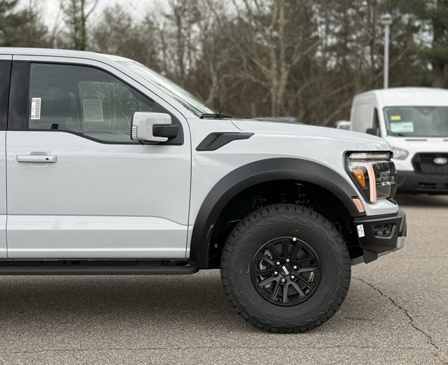 2025 Ford F-150 Raptor photo 2