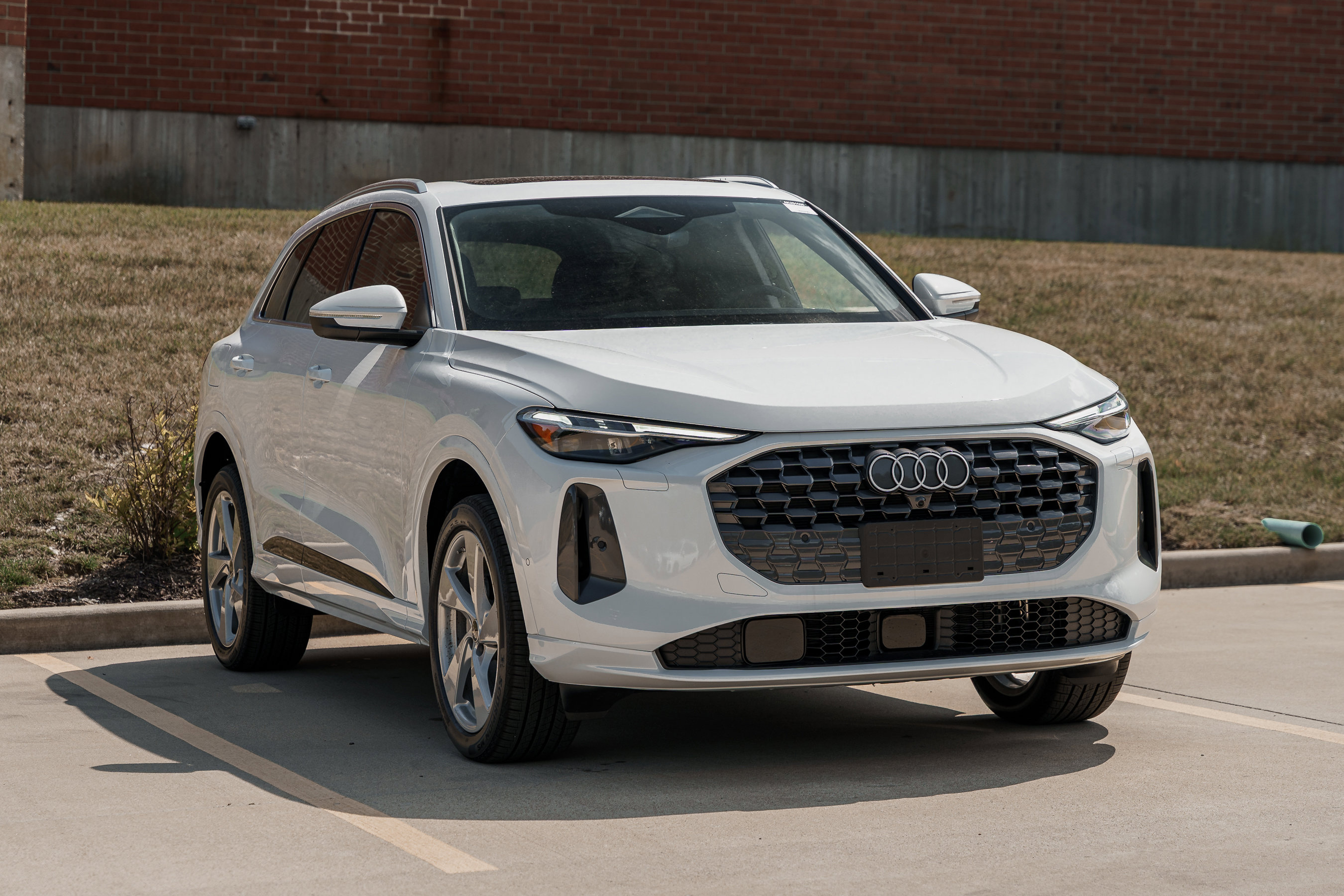 2025 Audi Q5 Premium Plus photo 2