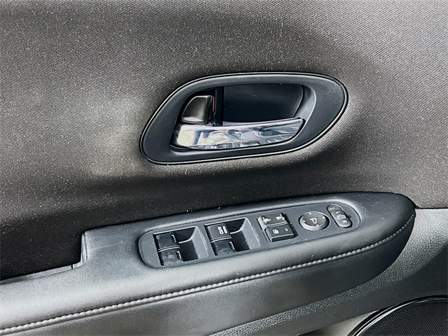 2017 Honda HR-V LX photo 9