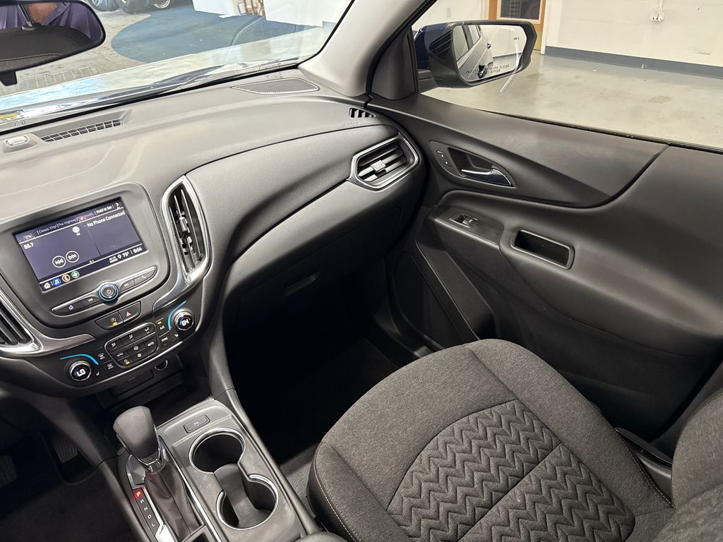 2022 Chevrolet Equinox LT photo 25