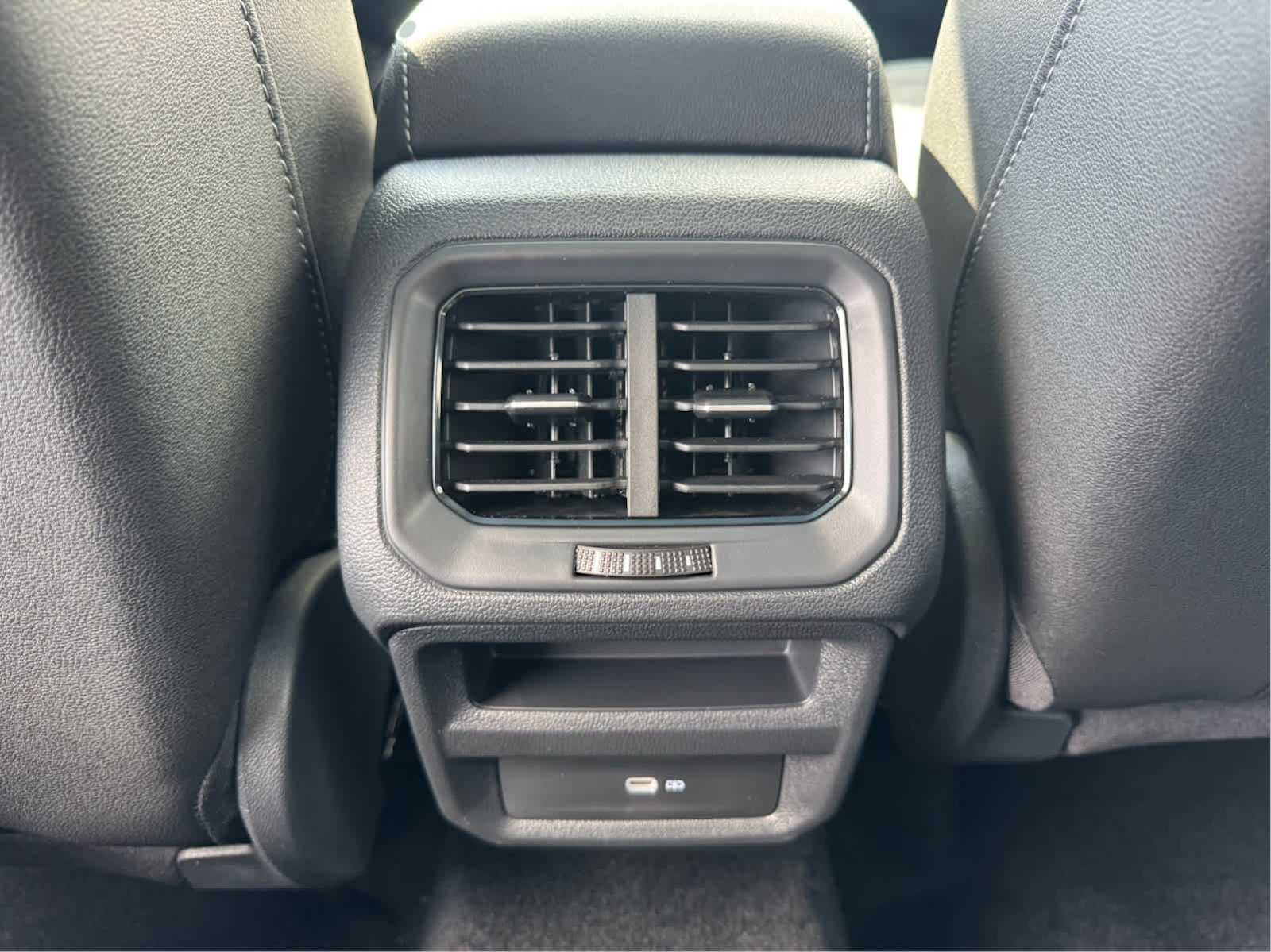 2025 Volkswagen Taos SE photo 31
