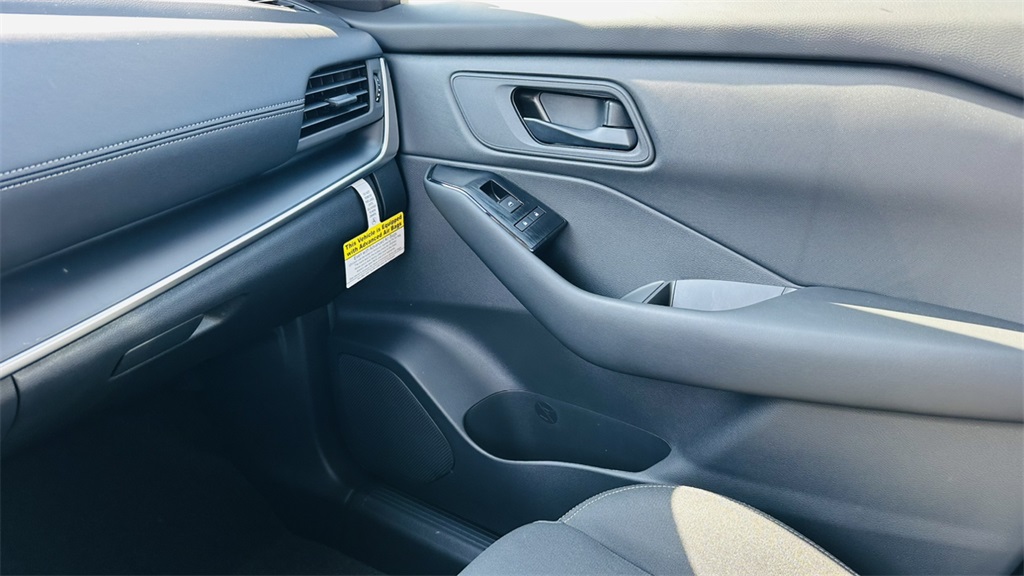 2025 Nissan Rogue S photo 23