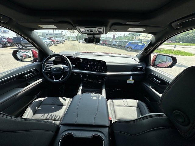 2025 Chevrolet Suburban RST photo 14