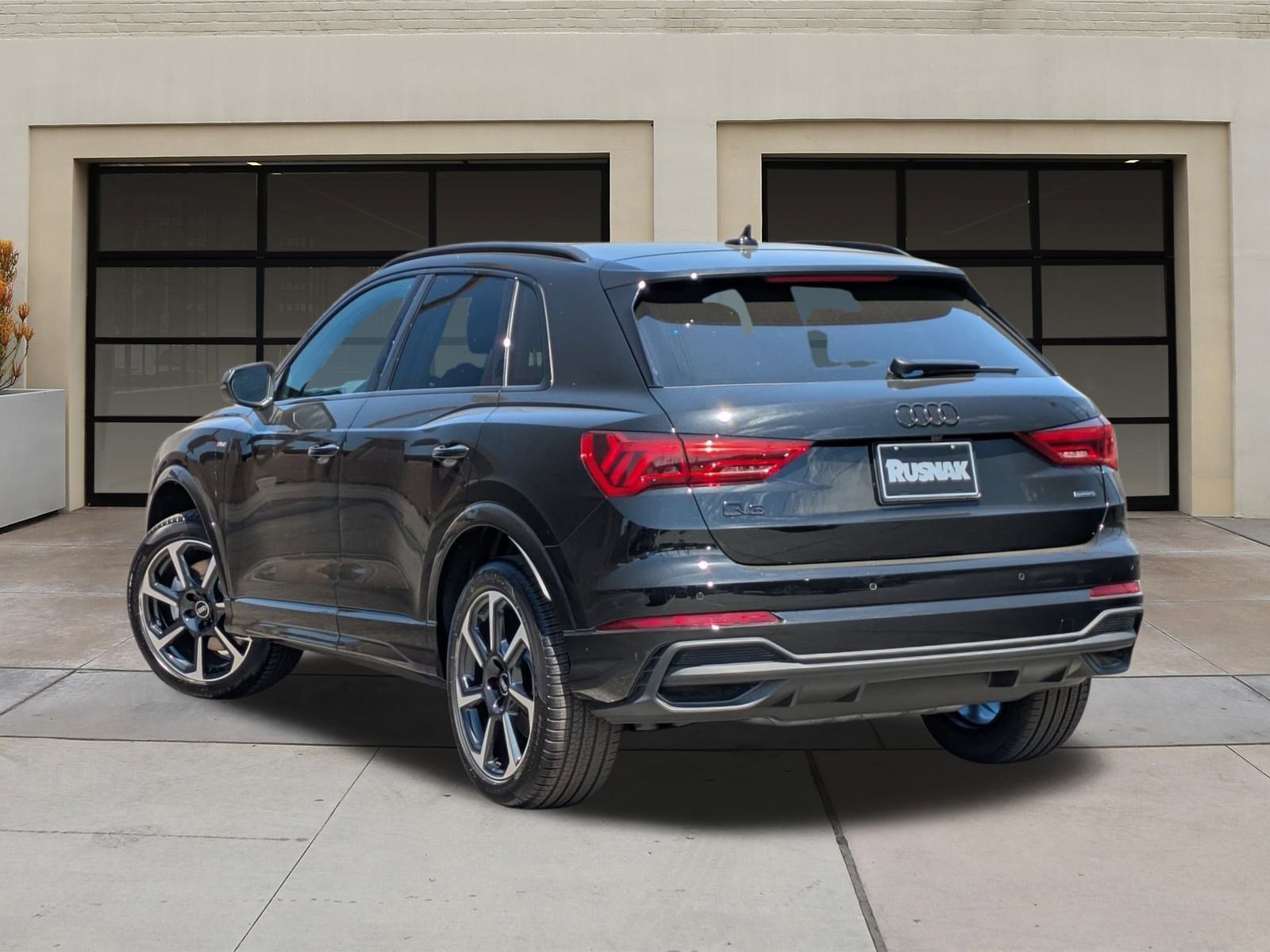 2025 Audi Q3 S line Premium Plus photo 2