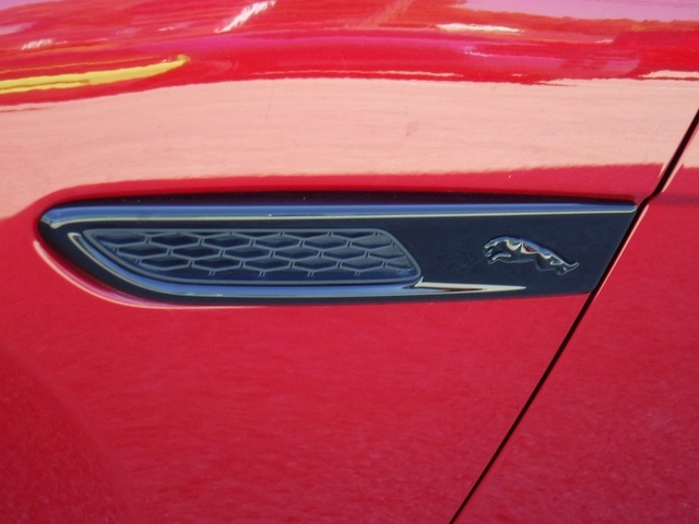 2025 Jaguar F-PACE P250 R-Dynamic S photo 5