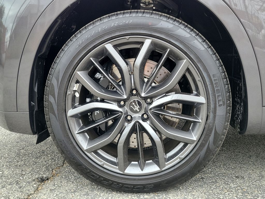 2024 Maserati Levante GT photo 3