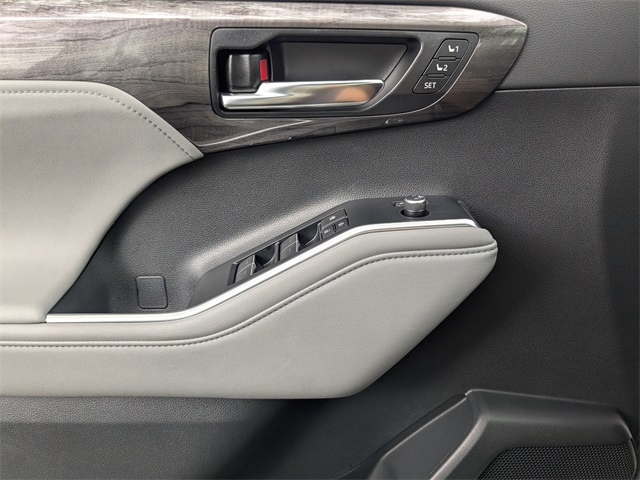 2024 Toyota Highlander Platinum photo 25