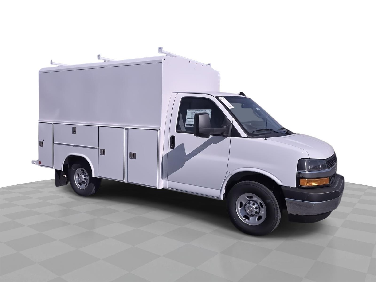 2025 Chevrolet Express Cutaway Base's photo