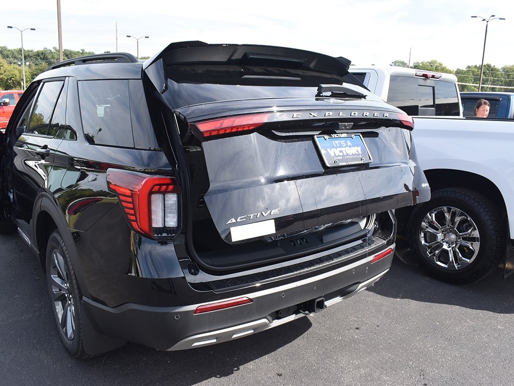 2025 Ford Explorer photo 27