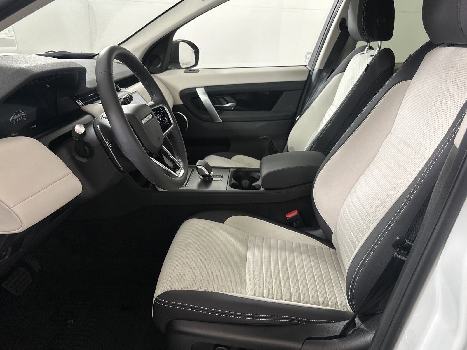 2024 Land Rover Discovery Sport S photo 4