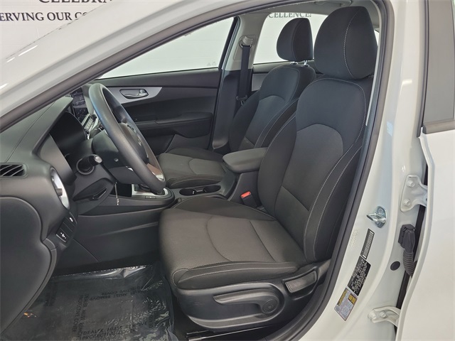 2023 Kia Forte LXS photo 8