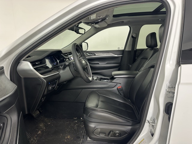2022 Jeep Grand Cherokee Limited 4xe photo 2